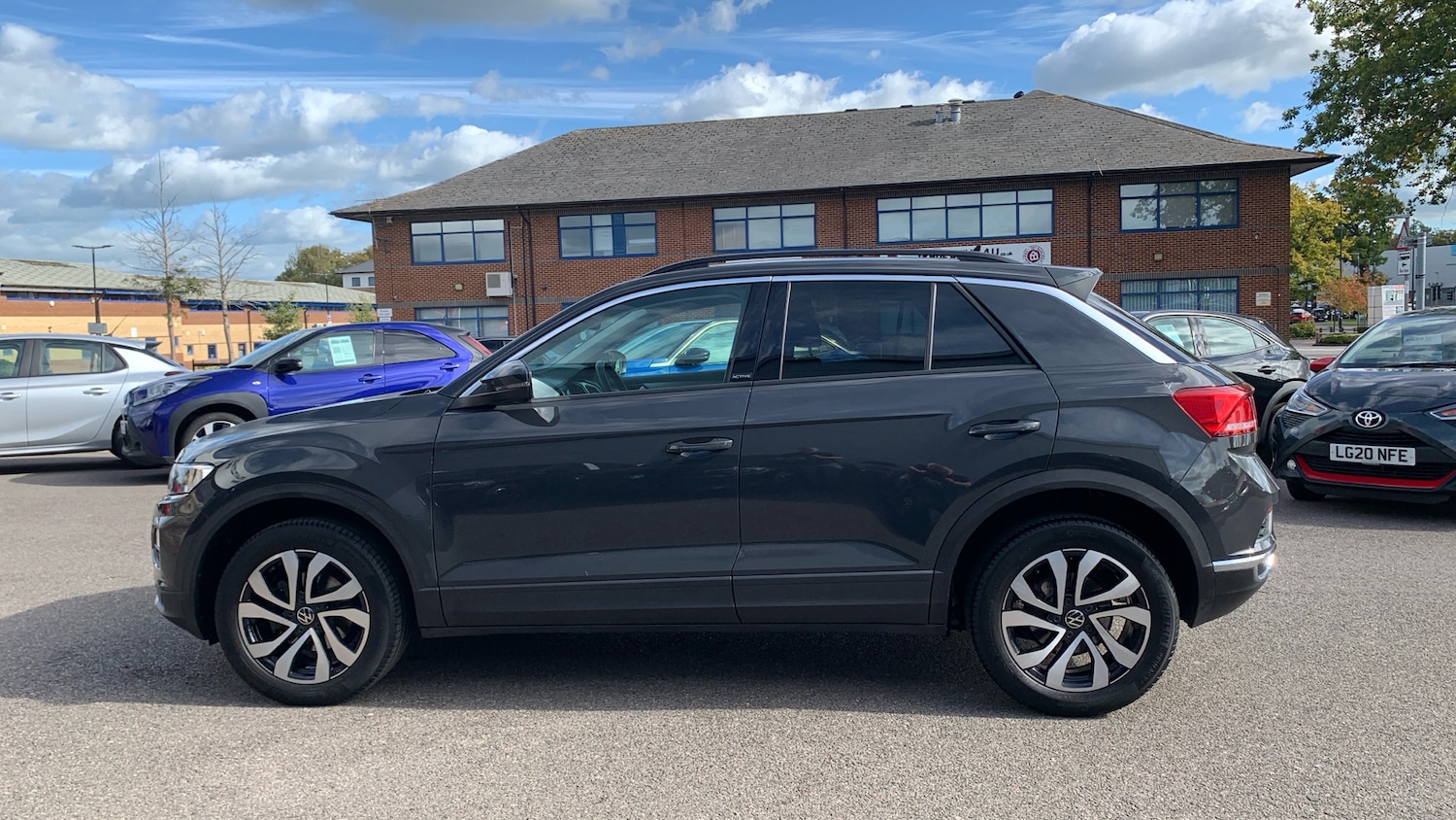 Used Volkswagen T-Roc 2021 for sale - 76190355: Photo 6