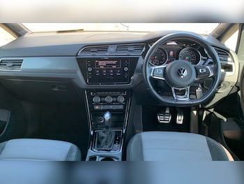 Used Volkswagen Touran 2021 for sale - 76021580: Photo