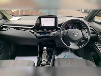 Used Toyota C-HR 2022 for sale - 75979437: Photo