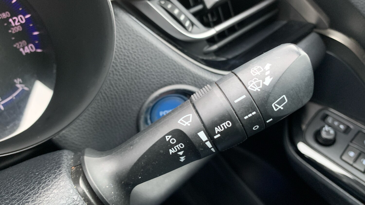 Used Toyota C-HR 2018 for sale - 76759965: Photo 28