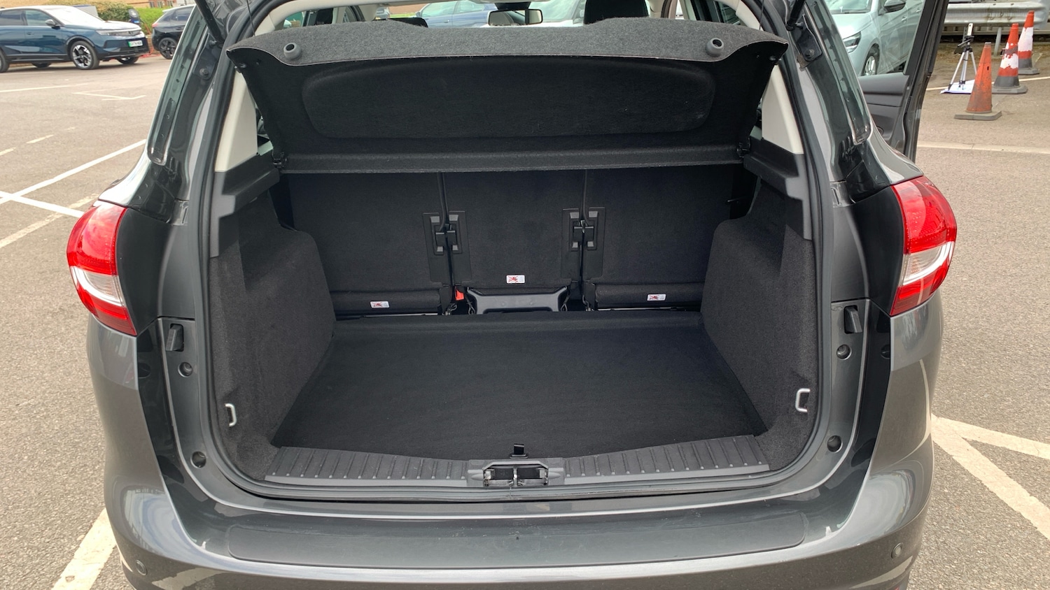 Used Ford C-Max 2017 for sale - 76887924: Photo 20