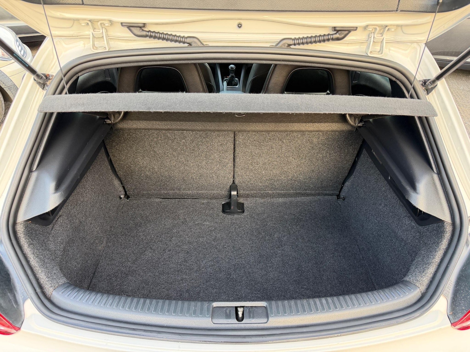 Used Volkswagen Scirocco 2014 for sale - 78157073: Photo 24