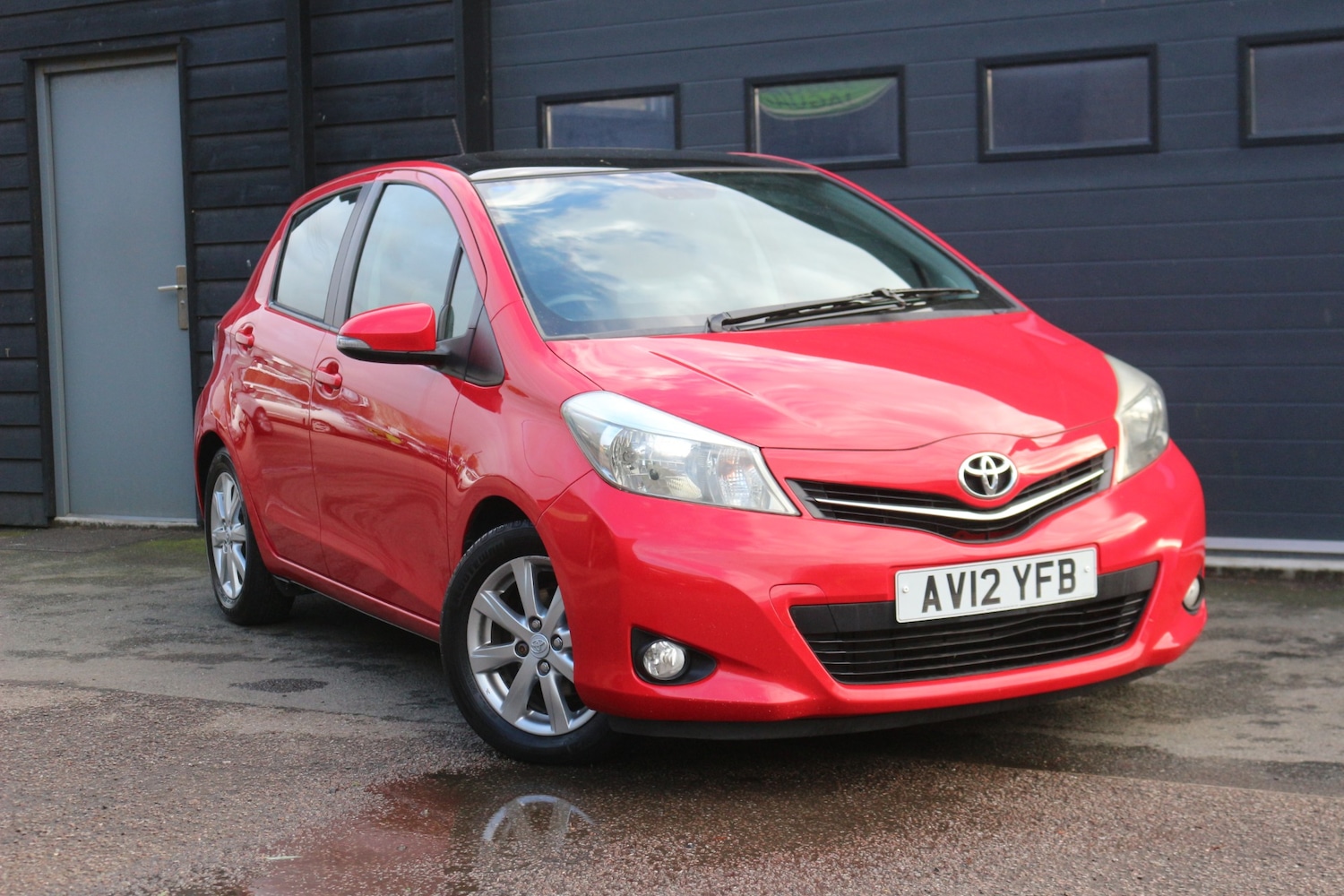 Used Toyota Yaris 2012 for sale - 76363093: Photo 1