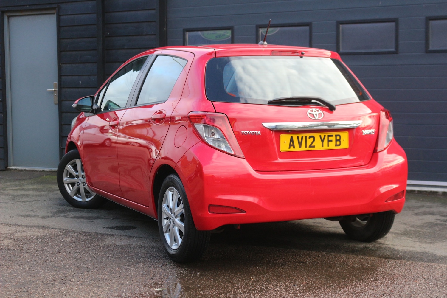 Used Toyota Yaris 2012 for sale - 76363093: Photo 2