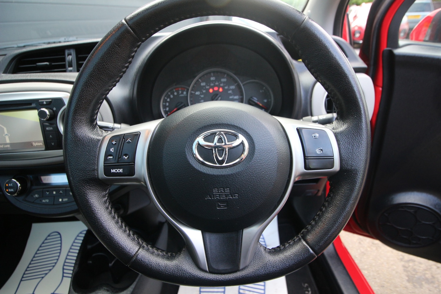 Used Toyota Yaris 2012 for sale - 76363093: Photo 9