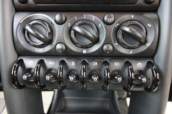 Used MINI Convertible 2008 for sale - 75440320: Photo 8
