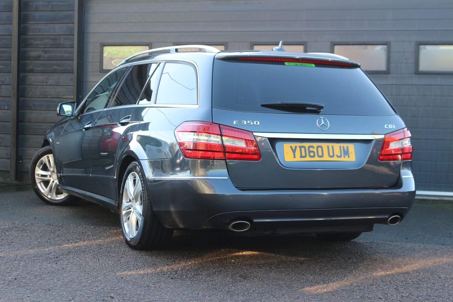 Used Mercedes-Benz E Class 2010 for sale - 77220317: Photo 2