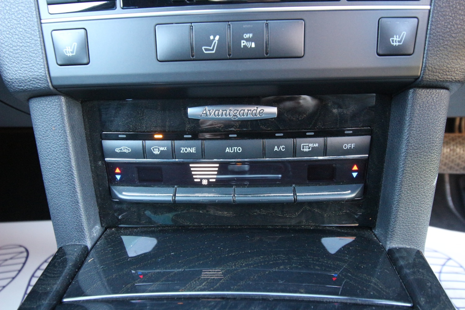 Used Mercedes-Benz E Class 2010 for sale - 77220317: Photo 6