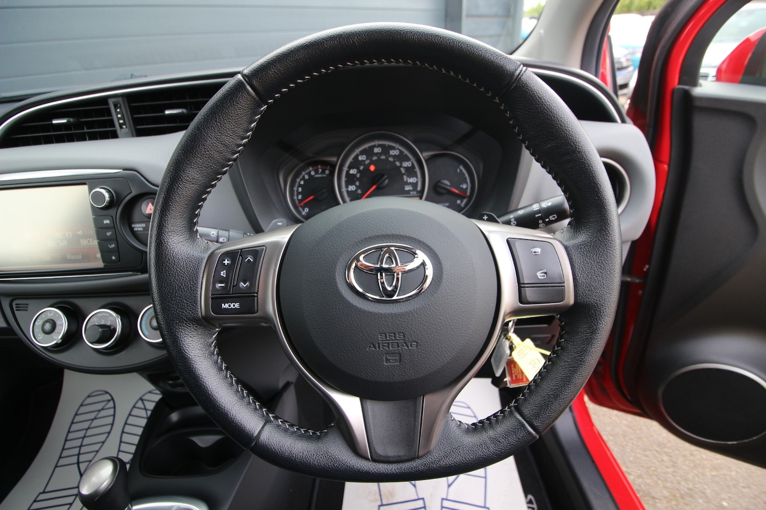 Used Toyota Yaris 2015 for sale - 77691053: Photo 10