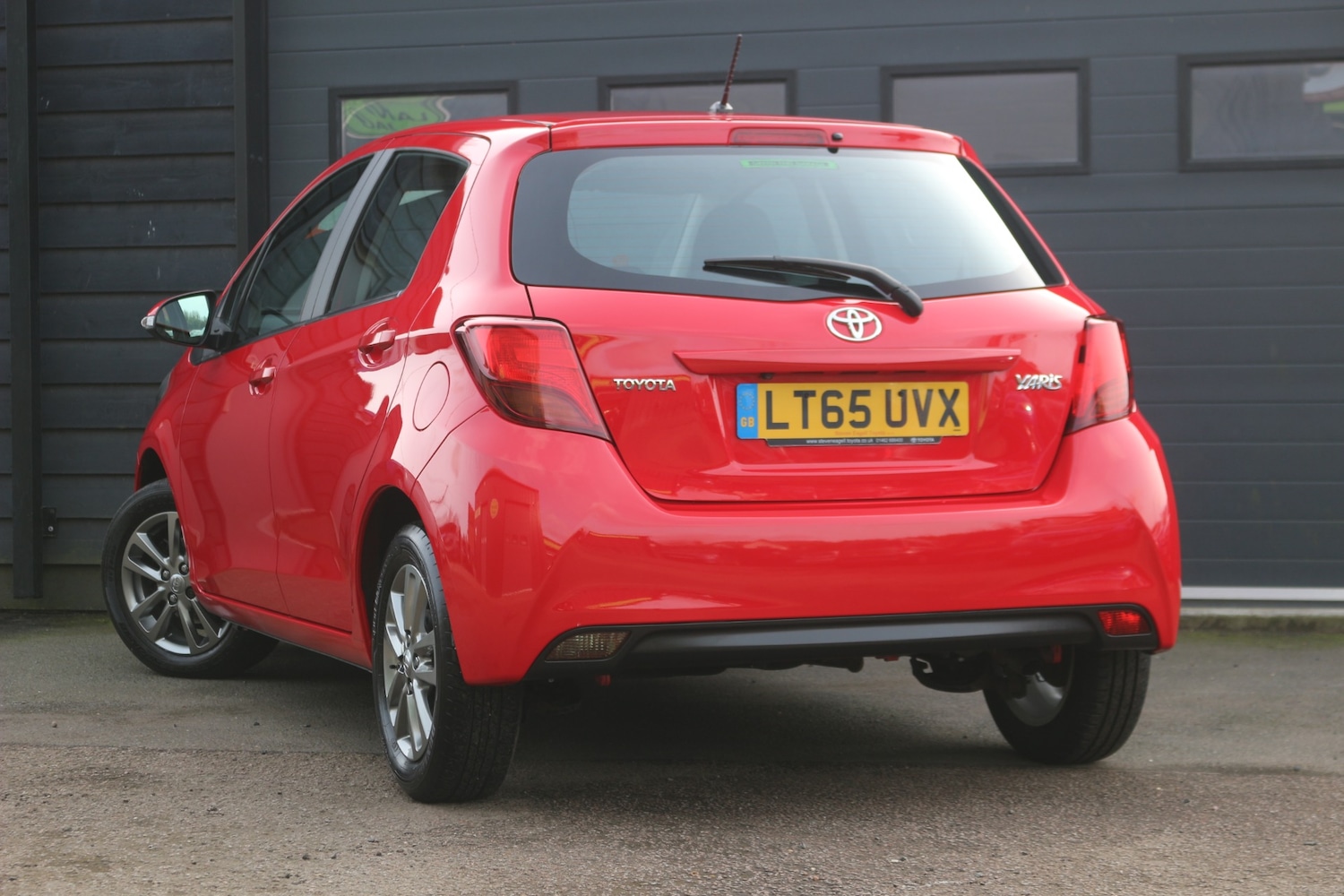 Used Toyota Yaris 2015 for sale - 77691053: Photo 2