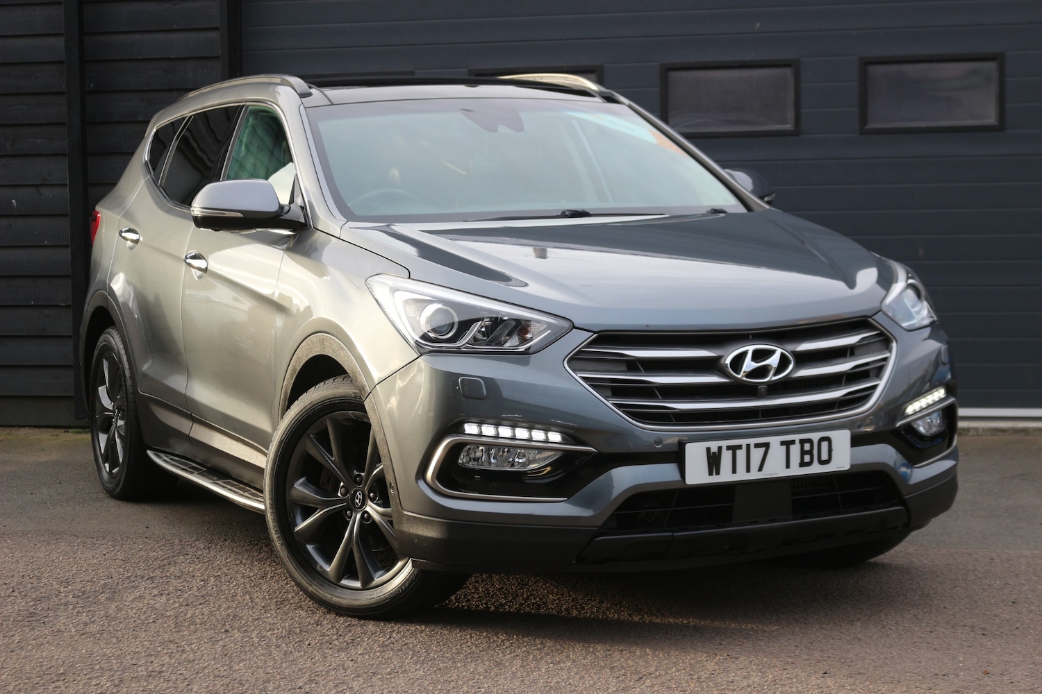 Used Hyundai Santa Fe 2017 for sale - 76300578: Photo 1