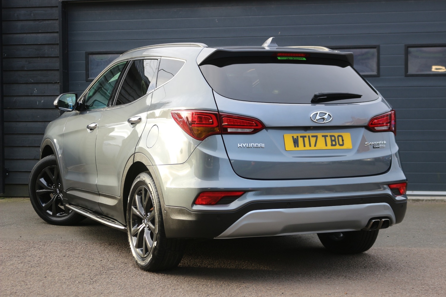 Used Hyundai Santa Fe 2017 for sale - 76300578: Photo 2