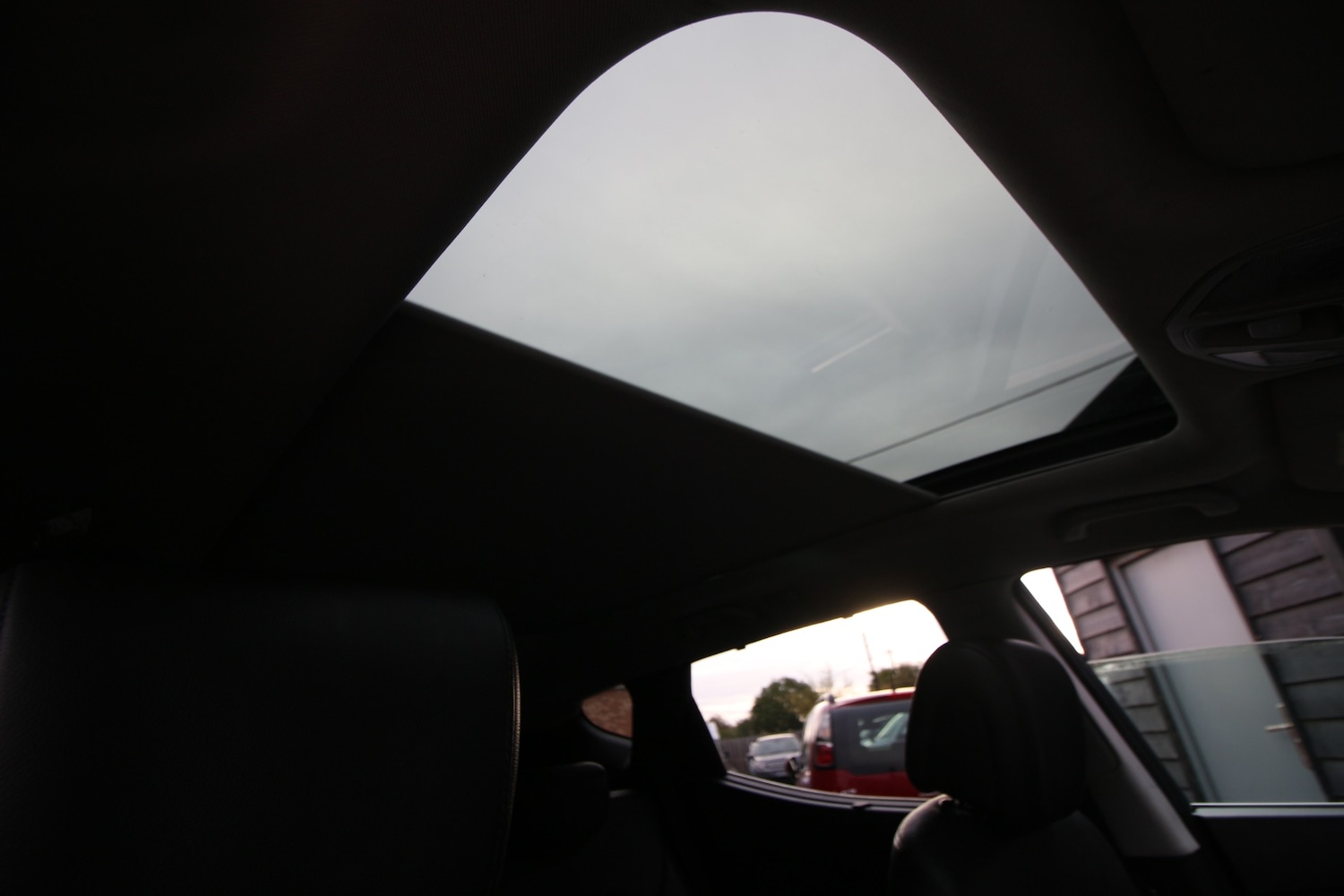 Used Hyundai Santa Fe 2017 for sale - 76300578: Photo 24