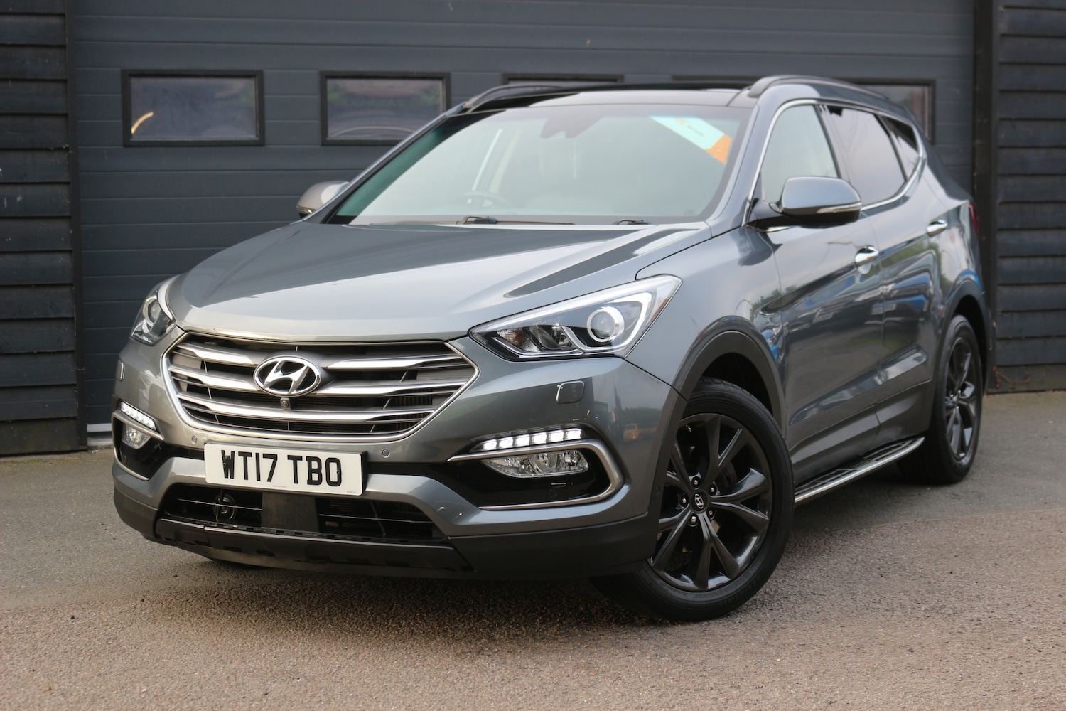 Used Hyundai Santa Fe 2017 for sale - 76300578: Photo 3