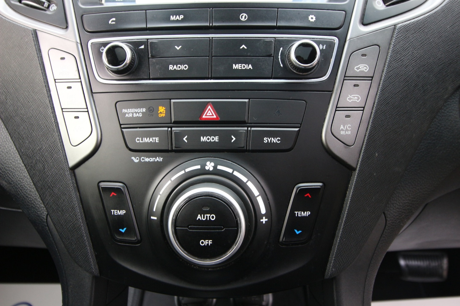 Used Hyundai Santa Fe 2017 for sale - 76300578: Photo 7