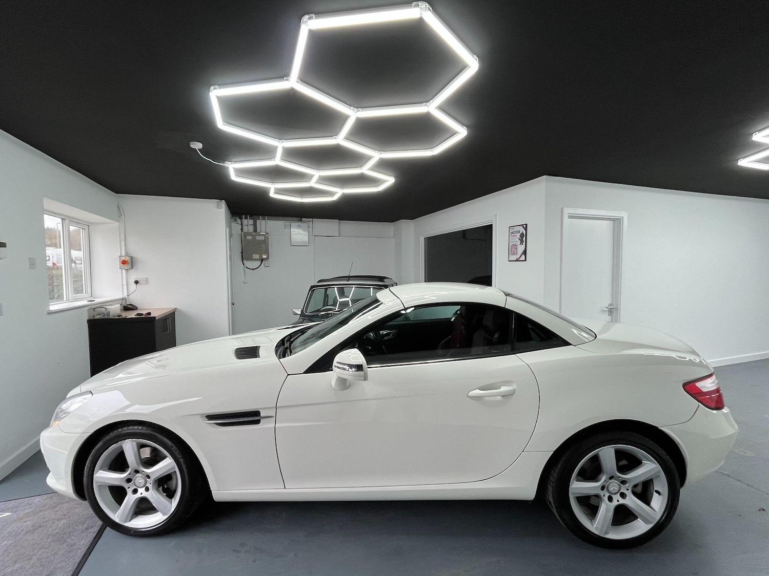 Used Mercedes-Benz SLK 2011 for sale - 77331961: Photo 16