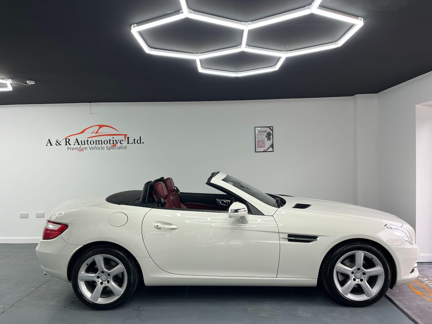 Used Mercedes-Benz SLK 2011 for sale - 77331961: Photo 2