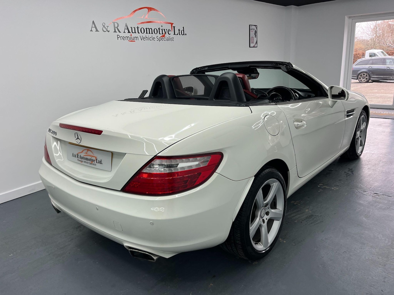 Used Mercedes-Benz SLK 2011 for sale - 77331961: Photo 24