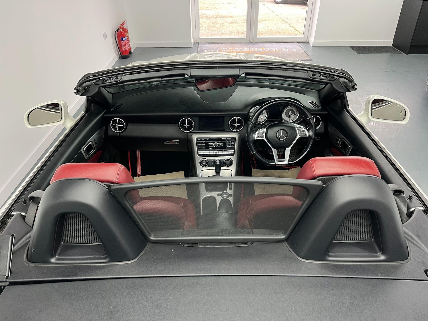 Used Mercedes-Benz SLK 2011 for sale - 77331961: Photo 4