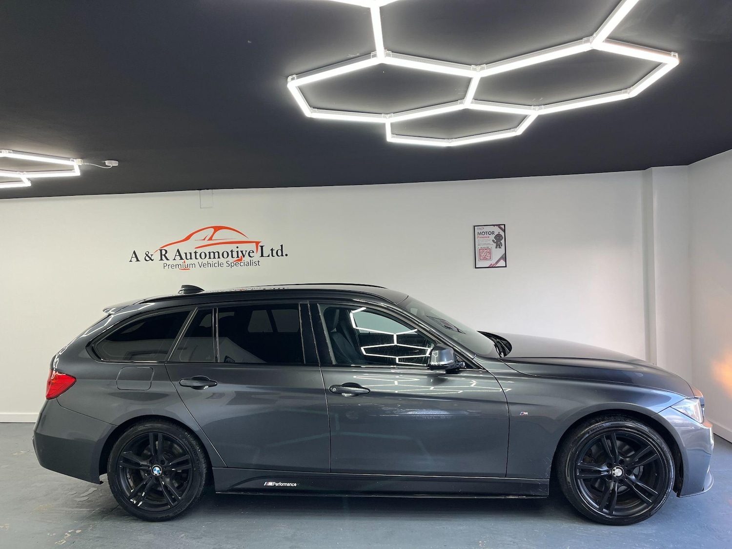 Used BMW 3 Series 2015 for sale - 77467905: Photo 2