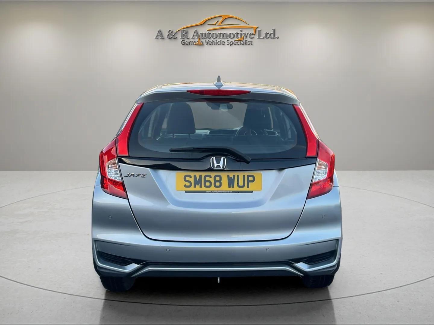 Used Honda Jazz 2019 for sale - 76975523: Photo 11