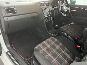 Used Volkswagen Polo 2015 for sale - 77215363: Photo