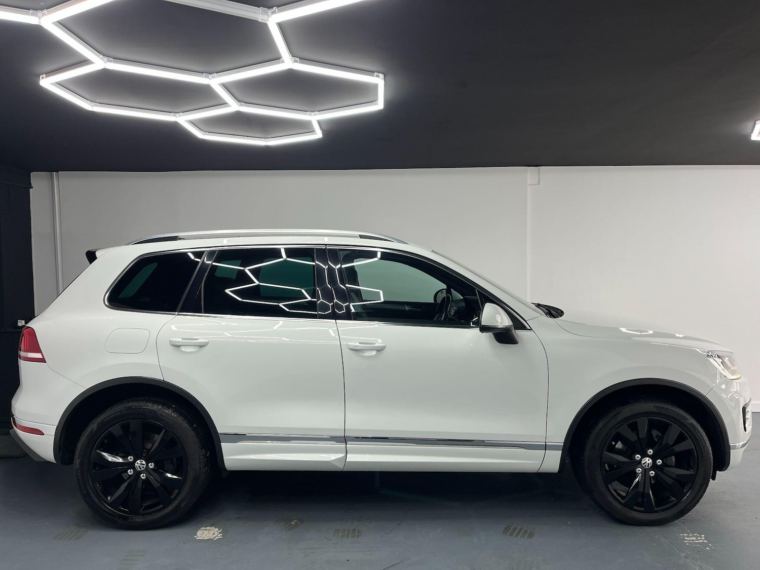 Used Volkswagen Touareg 2016 for sale - 77441263: Photo 2