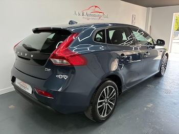 Used Volvo V40 2017 for sale - 79107407: Photo
