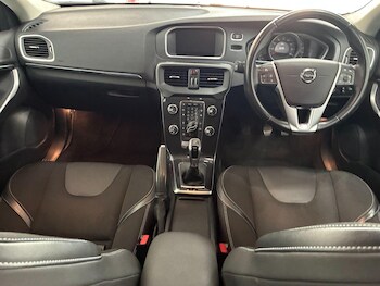 Used Volvo V40 2017 for sale - 79107407: Photo