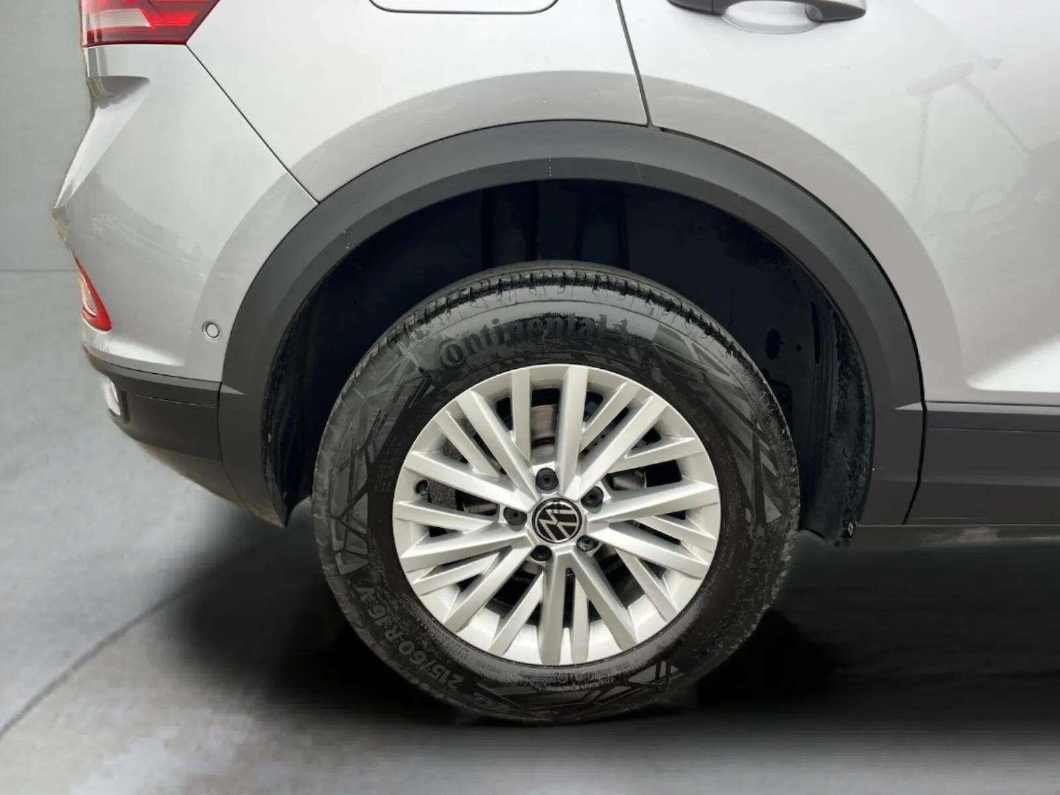 Used Volkswagen T-Roc 2023 for sale - 76623190: Photo 18