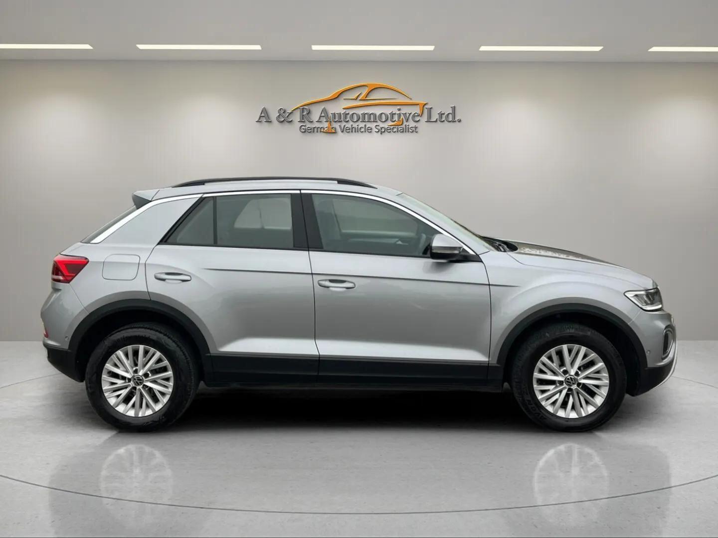 Used Volkswagen T-Roc 2023 for sale - 76623190: Photo 2