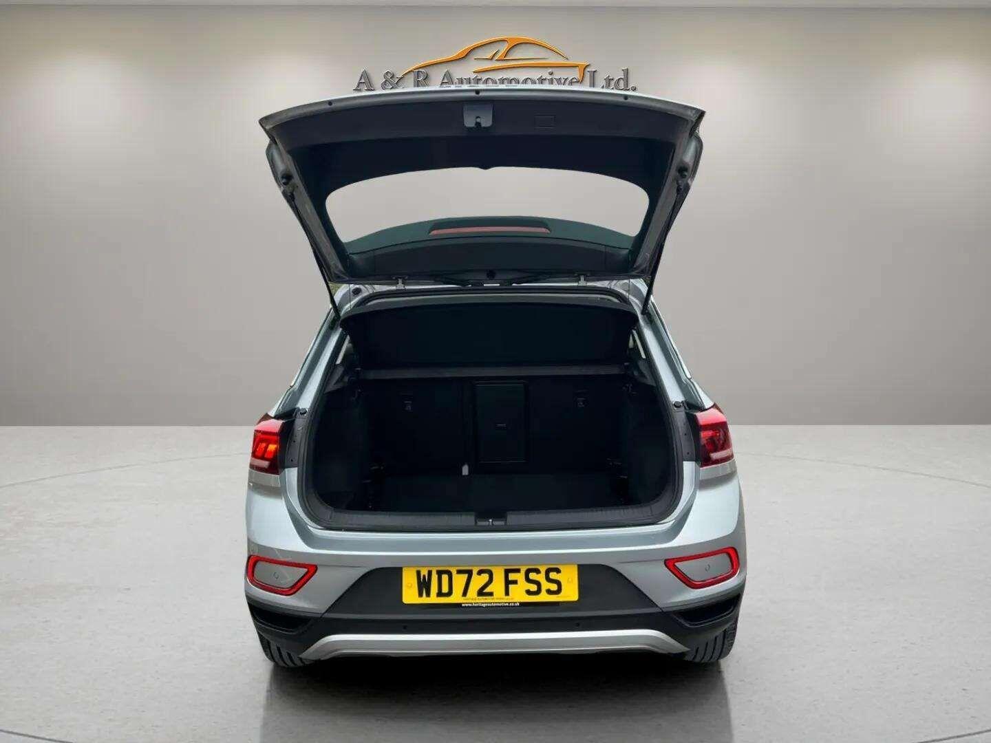 Used Volkswagen T-Roc 2023 for sale - 76623190: Photo 20