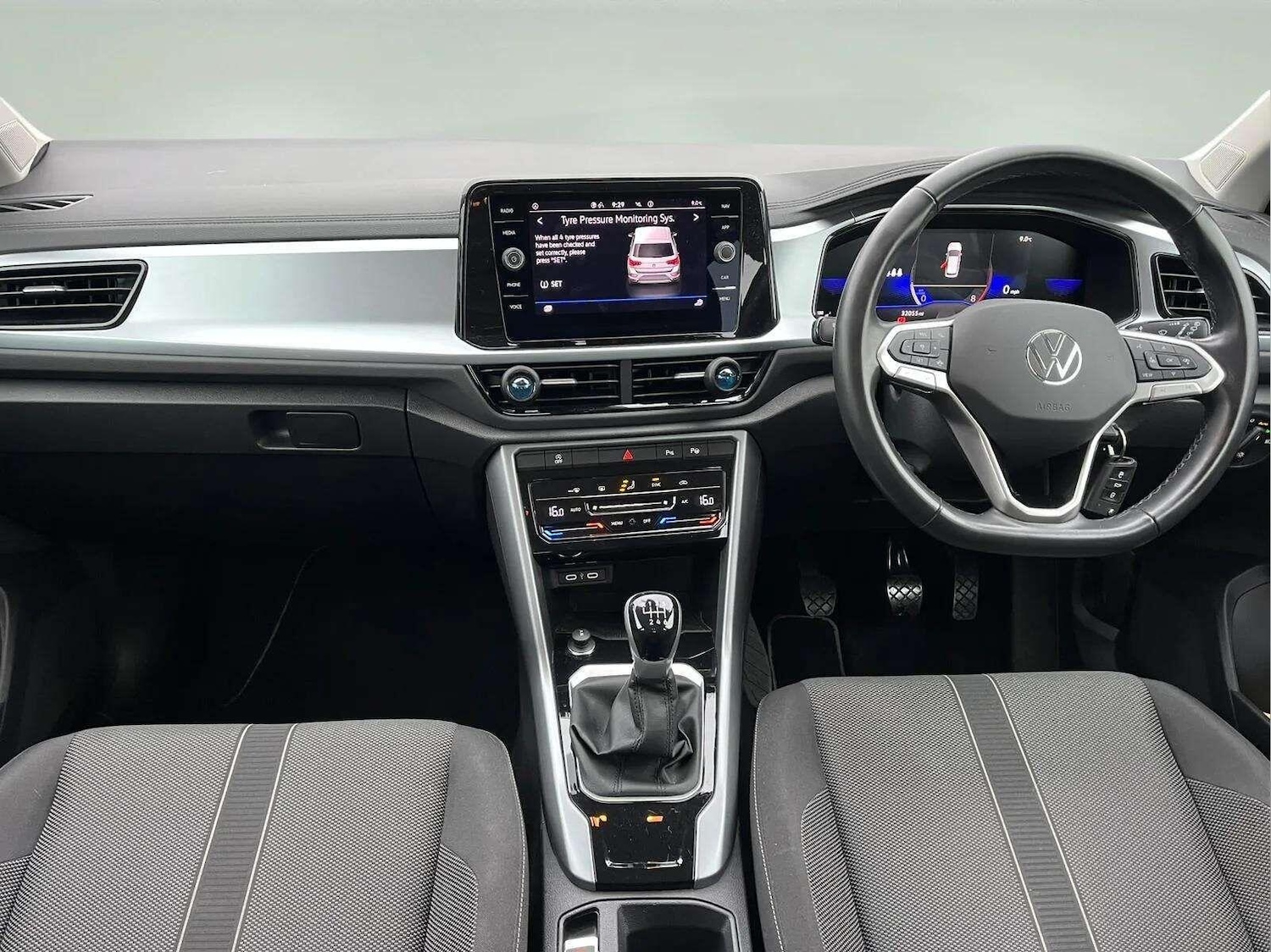 Used Volkswagen T-Roc 2023 for sale - 76623190: Photo 4