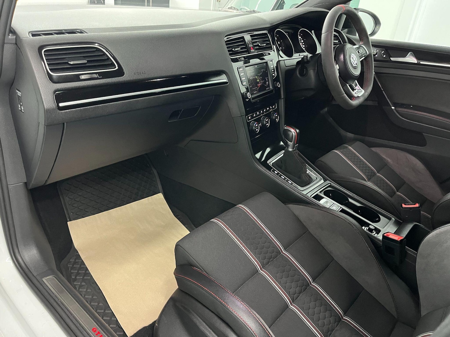 Used Volkswagen Golf 2017 for sale - 77696123: Photo 14