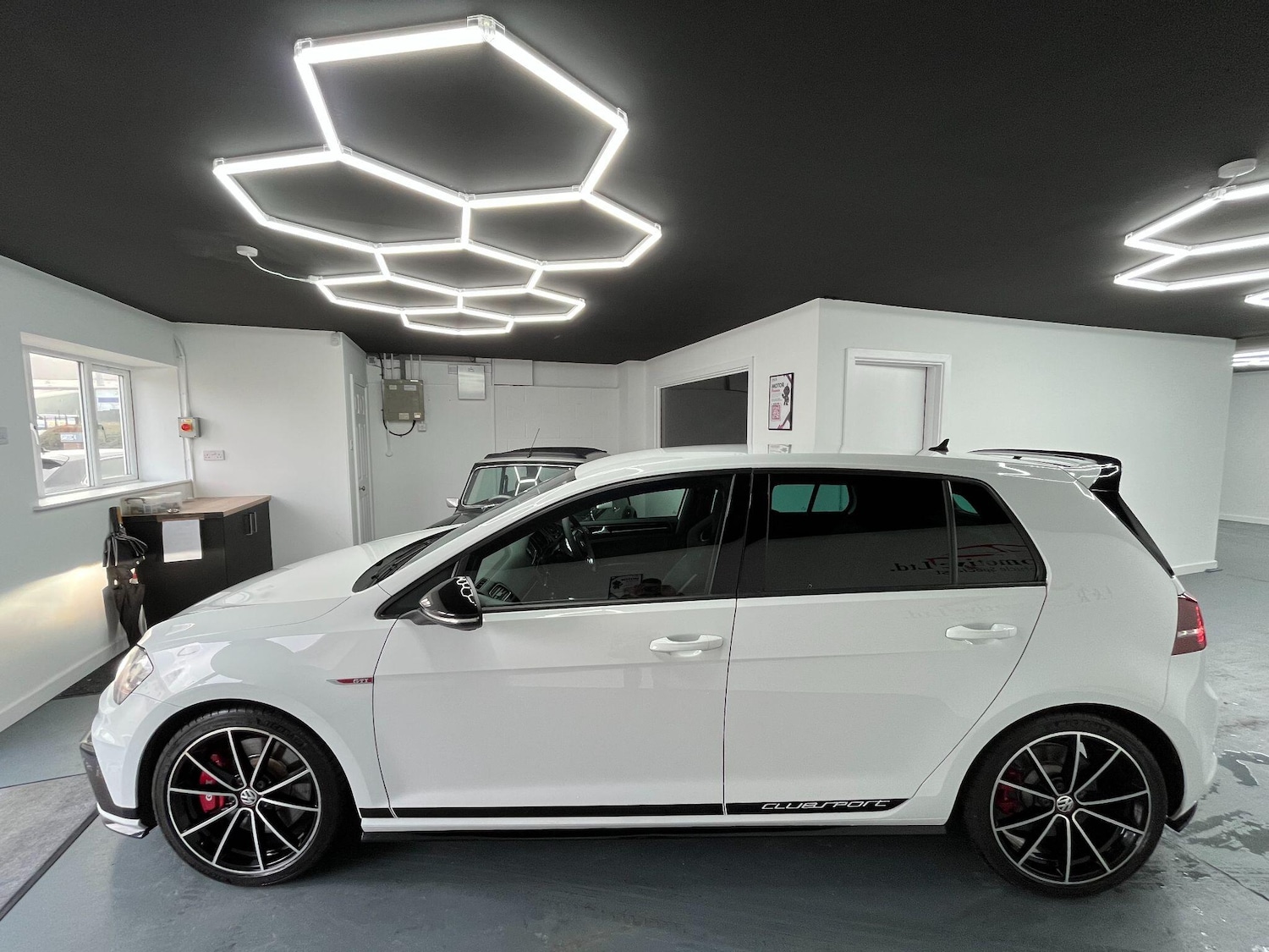 Used Volkswagen Golf 2017 for sale - 77696123: Photo 8