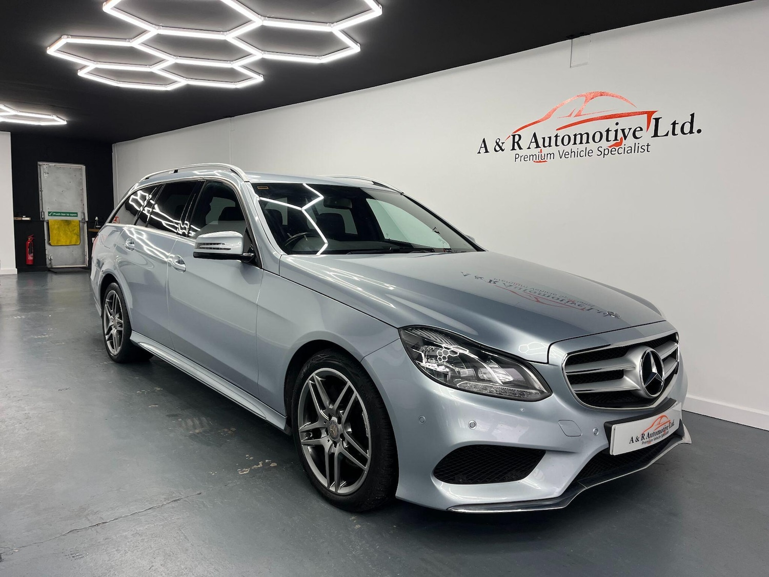 Used Mercedes-Benz E Class 2015 for sale - 77387531: Photo 1