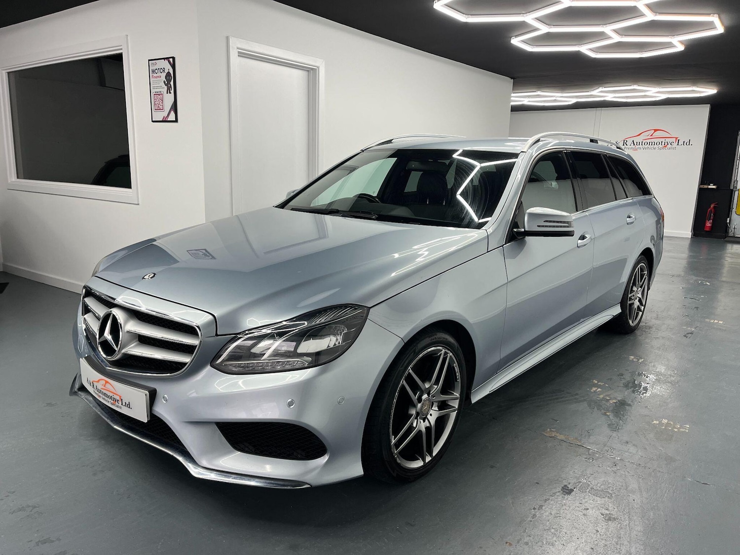 Used Mercedes-Benz E Class 2015 for sale - 77387531: Photo 8