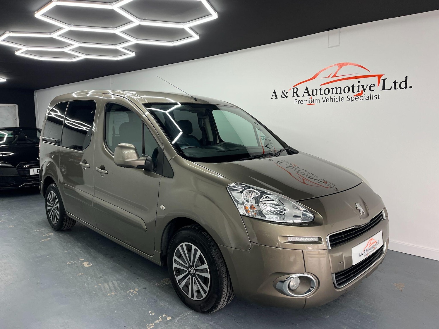 Used Peugeot Partner Tepee 2014 for sale - 77671841: Photo 1