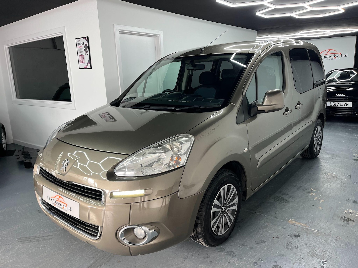 Used Peugeot Partner Tepee 2014 for sale - 77671841: Photo 10