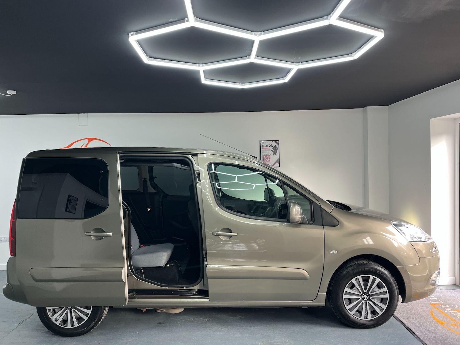 Used Peugeot Partner Tepee 2014 for sale - 77671841: Photo 5