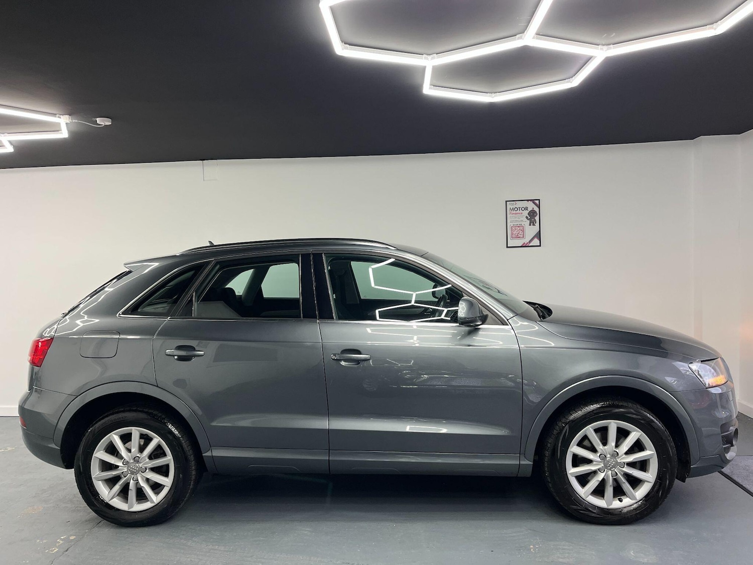Used Audi Q3 2013 for sale - 77305044: Photo 2