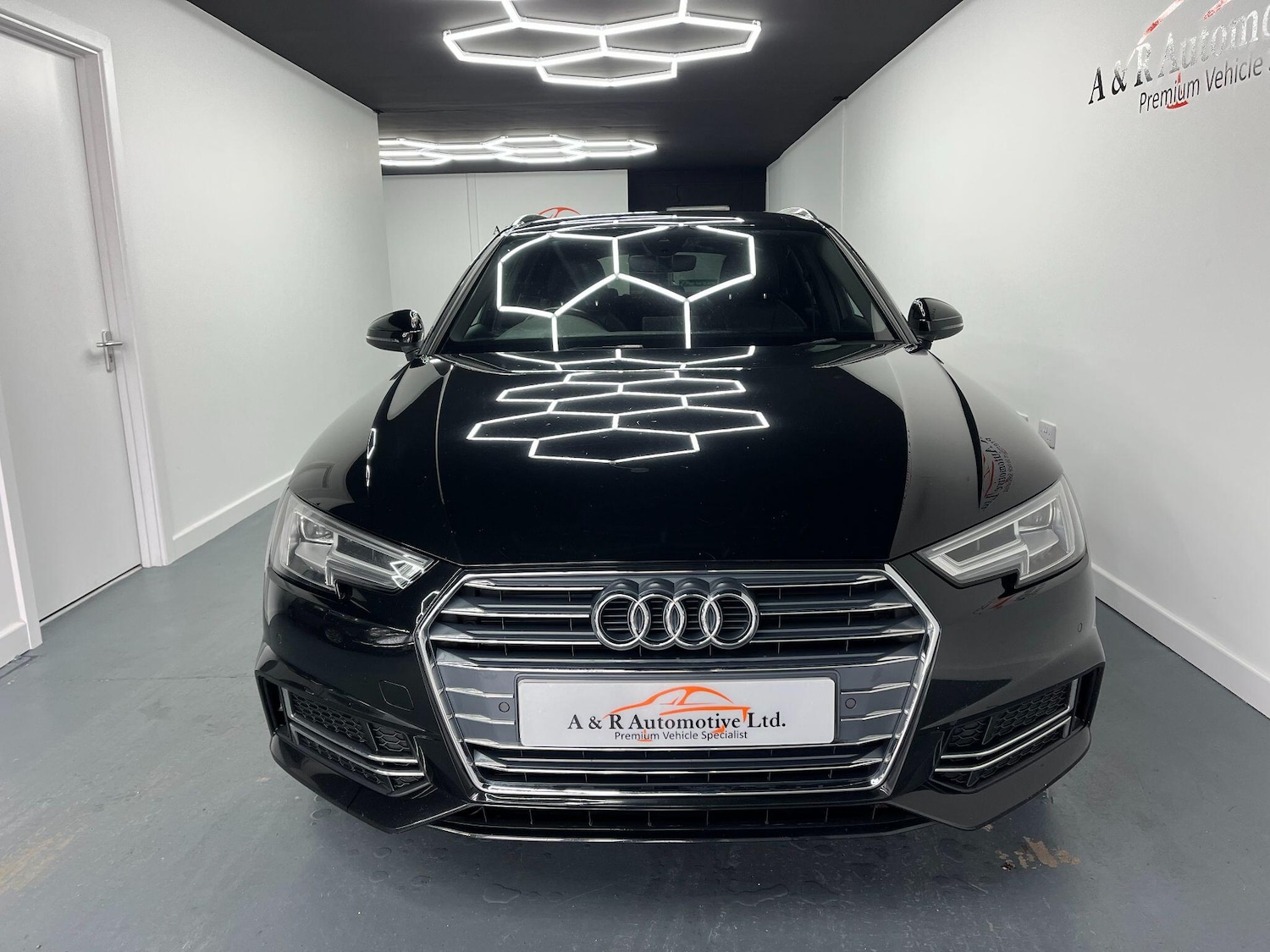 Used Audi A4 2017 for sale - 77440377: Photo 5