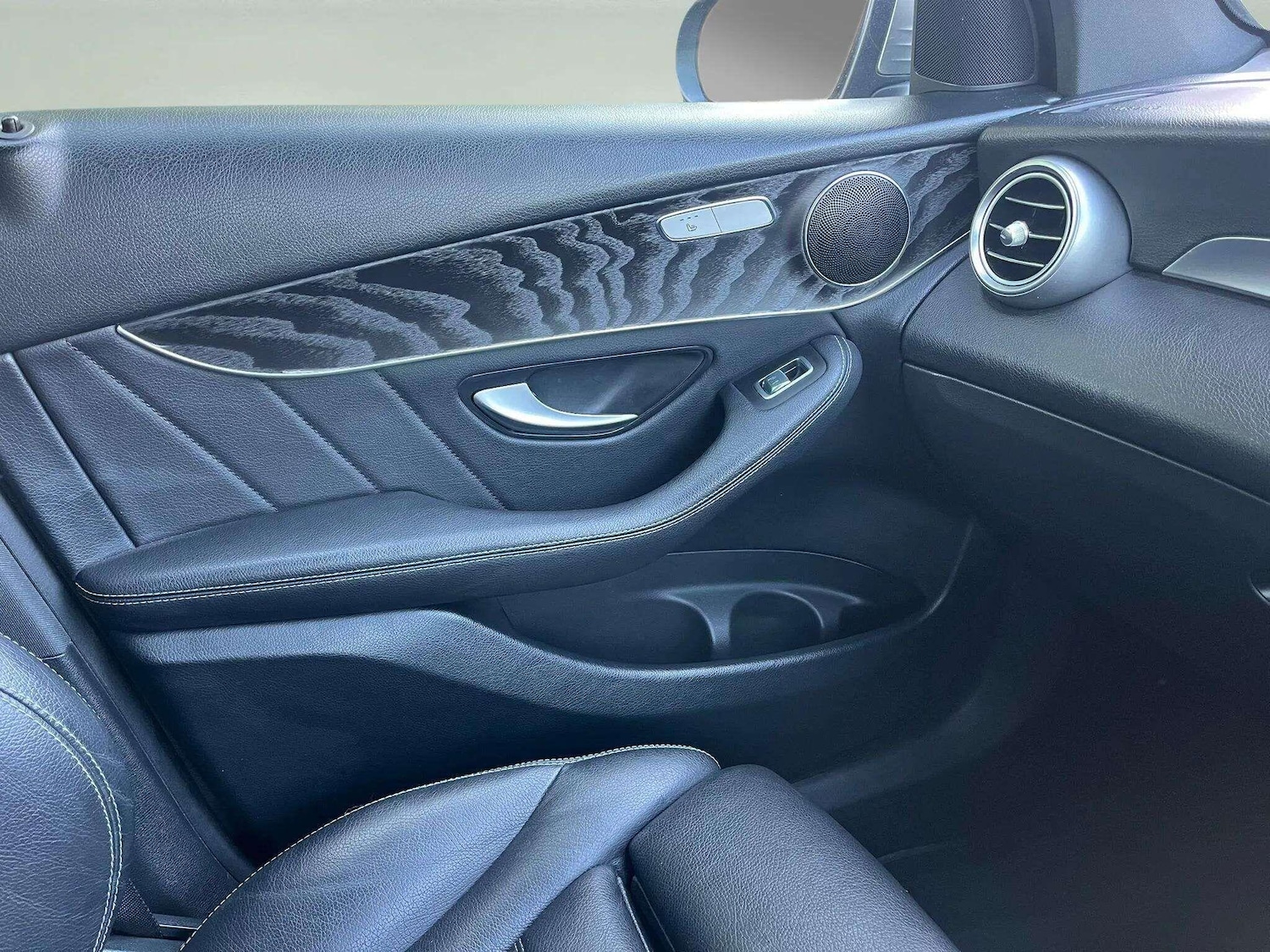 Used Mercedes-Benz GLC 2021 for sale - 76623193: Photo 6