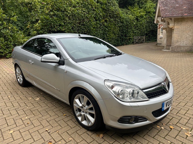 Used Vauxhall Astra 2010 for sale - 76243381: Photo 2