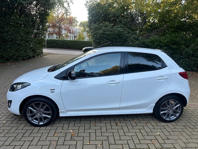 Used Mazda Mazda2 2014 for sale - 76393760: Photo 4