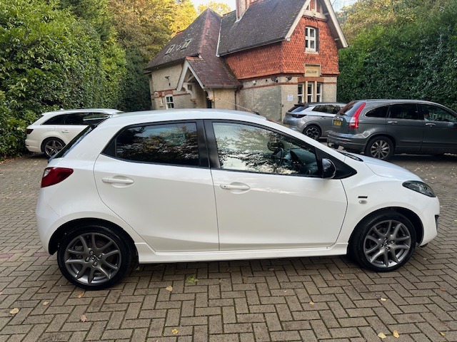 Used Mazda Mazda2 2014 for sale - 76393760: Photo 5