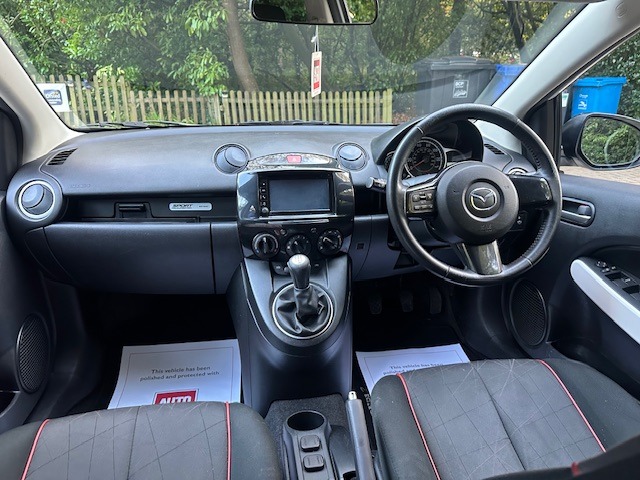 Used Mazda Mazda2 2014 for sale - 76393760: Photo 9