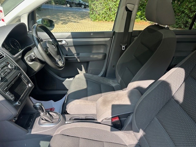 Used Volkswagen Touran 2012 for sale - 77516550: Photo 10