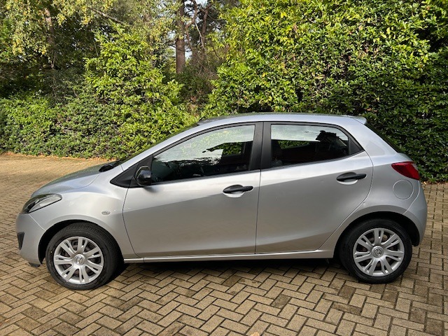 Used Mazda Mazda2 2011 for sale - 76341453: Photo 4
