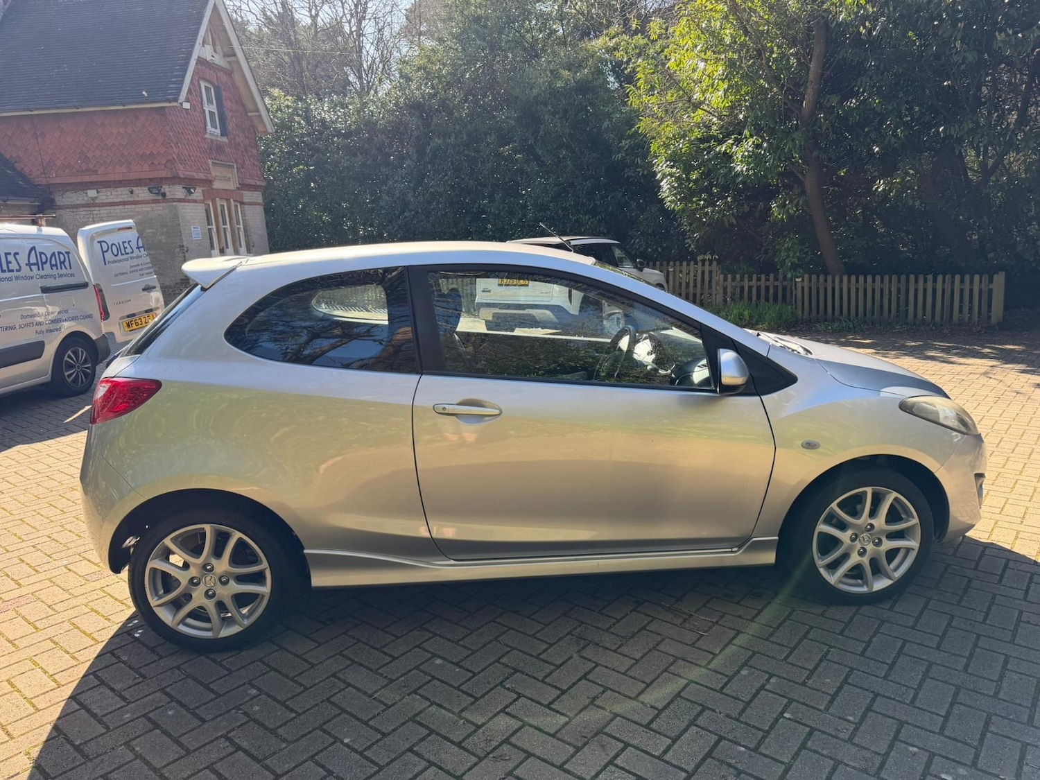 Used Mazda Mazda2 2011 for sale - 77932331: Photo 4